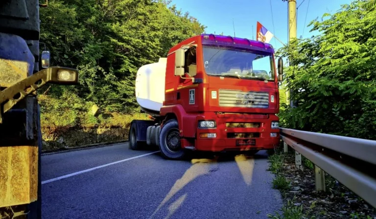 Deadlock delle strade del nord continua