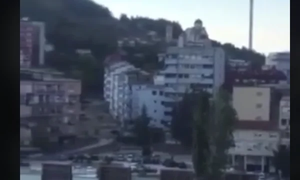 Alarm sirens lit in northern Mitrovica, Serbs gather