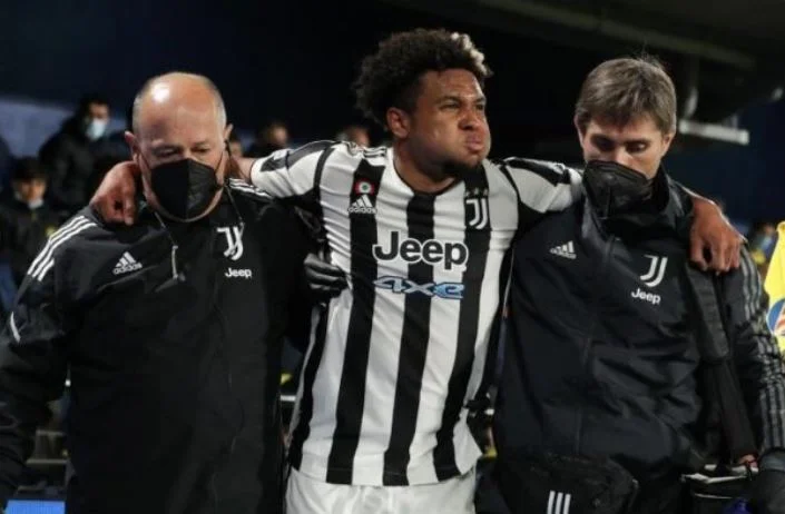 Juvenus problem with the midfields, after Pogbas another gets hurt