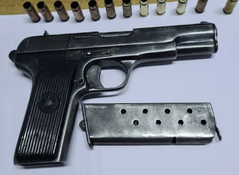 Genans arrestados por disparar armas yugoslavas en la boda