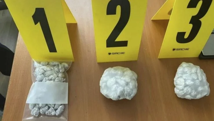Trois suspects arrêtés pour possession et distribution de drogues