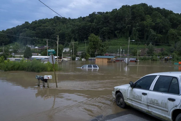 25 décès dus à des inondations au Kentucky, en Amérique, dont six enfants