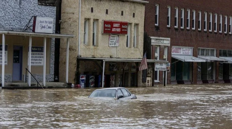 Kentucky: Au moins 16 décès dus aux inondations, dont six enfants