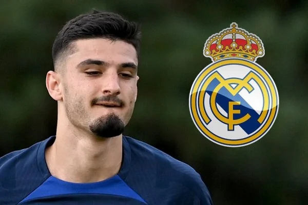 Spectaculaire: Un vrai contact avec Chelsea sur Armando Broya