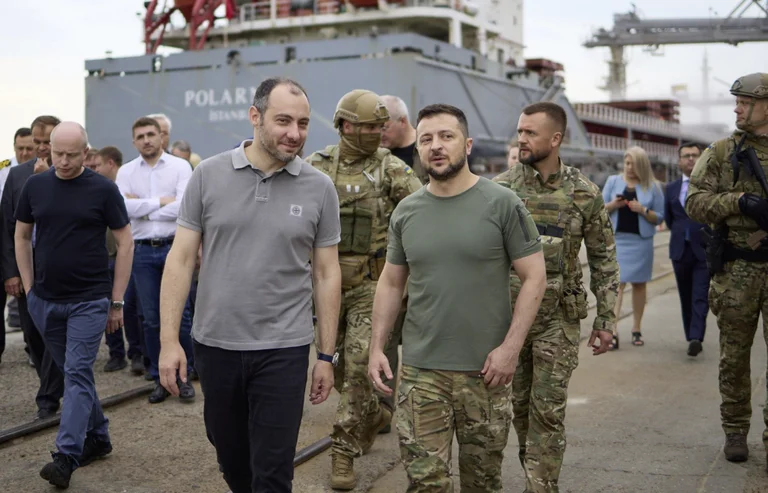 Zelensky visite le port d'Odessa: Nous sommes prêts à commencer à exporter du blé