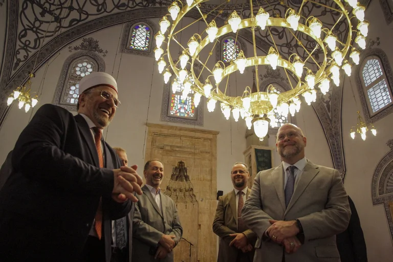 US Ambassador to Great Mosque in Pristina (Photo)