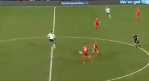 Je vous garantis que vous n'avez jamais vu un meilleur col comme celui de Gerard sur Fulham il y a huit ans.