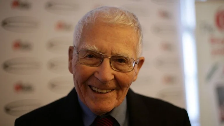 Scientist James Lovelock dies at 103