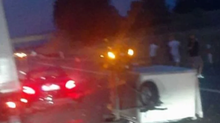 Un incidente a catena al confine con la Serbia, comprese le auto degli esuli