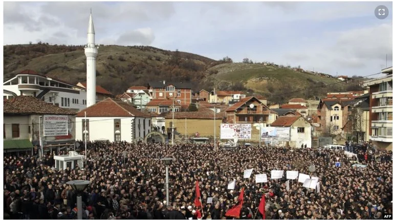 Entermining combien d'Albanais vivent en Serbie