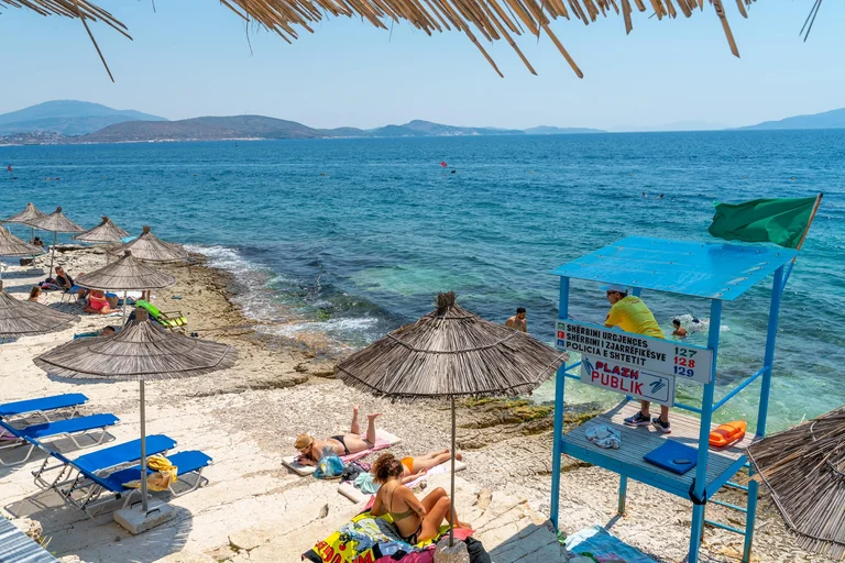 Rama publishes photos from Saranda beaches: No pay for vacationers