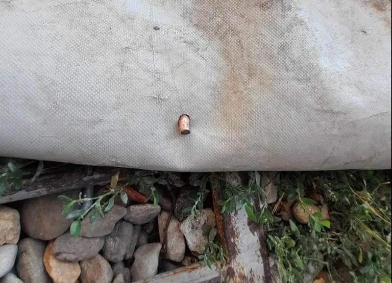 Cette balle aveugle a risqué des enfants de la famille quelque part au Kosovo