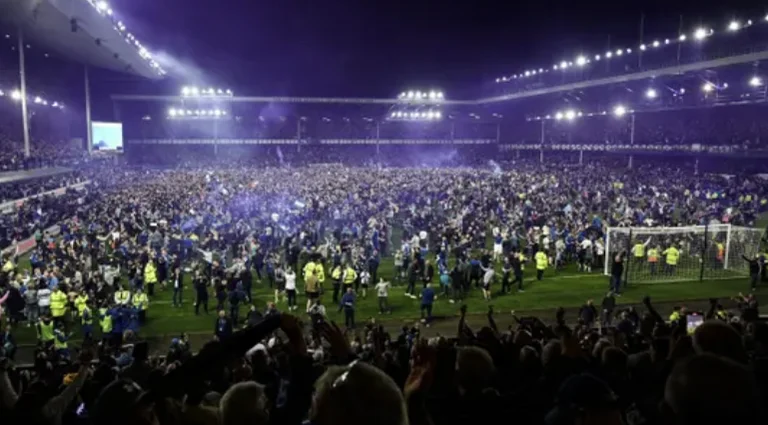 Celui qui a prévu d'arrêter d'essayer d'obtenir Premierligla prend une décision sur les fans entrant sur le terrain