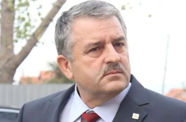 Veliu pasi Kurti e shkarkoi: S’kam vendim zyrtar, por s’jemi në komunizëm mos me guxu me folë