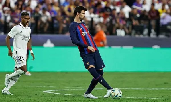 Fans surcharge avec Picen chant: “Shakira, Shakira”