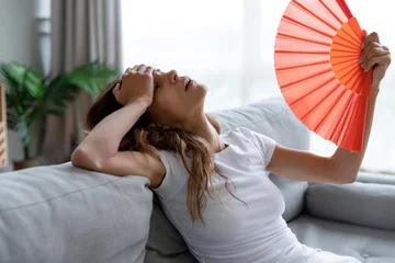 Perché ci sentiamo più stanchi, frustrati e meno affamati durante l'estate?