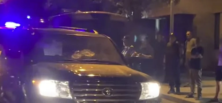 Comme dans les films : Il s'avère que la voiture aurait tiré 100 balles de l'assassinat à Milot