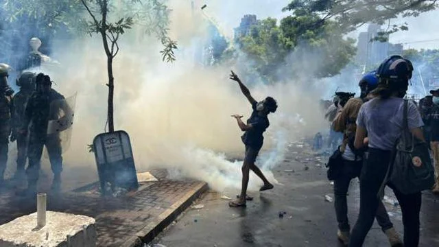 Security forces in Sri Lanka destroy protest camp