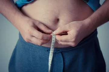 Lo sapevi che con ghiaccio puoi togliere il grasso dalla pancia? Ecco cosa devi fare.