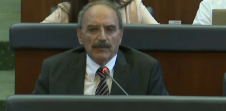 The head asks Peci for the anti-breast system: I wish it wouldn't mention the damage anymore, but urgently it's settled.