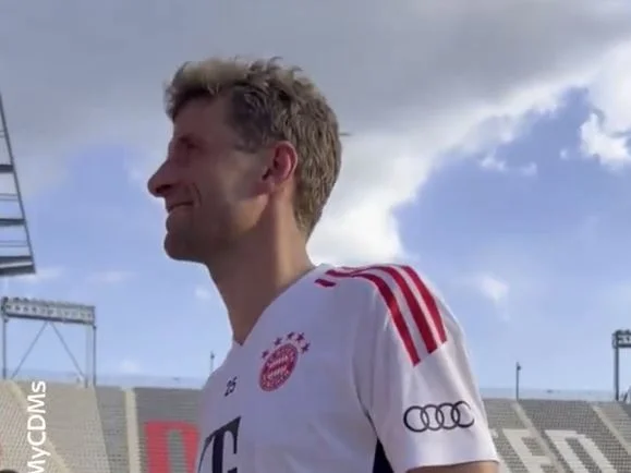 Il devient une vidéo virale quand un fan dit à Muller: Venez à Arsenal