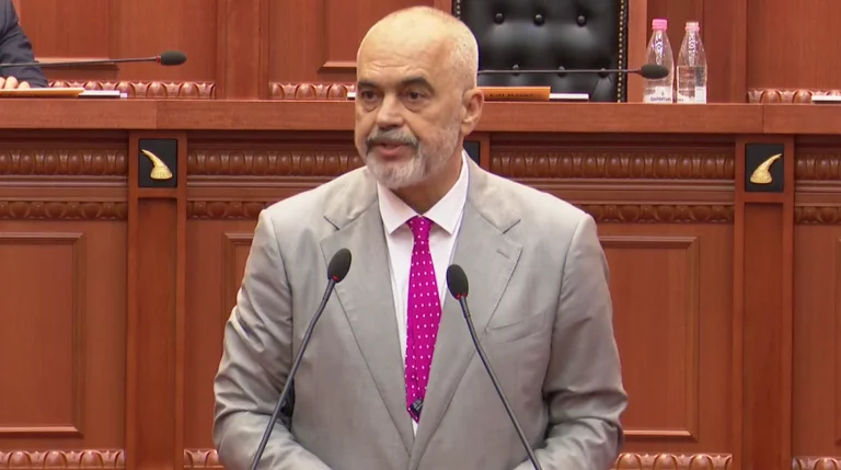 - Oui. Nous nous laissons appeler l'UCK terroriste, nous protégerons Adam Yashhar de ce rapport qui a sali son sang.