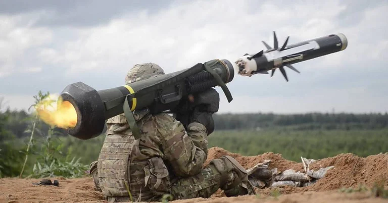 Gran Bretaña con nueva ayuda a Ucrania: 1.600 armas antitanque y cientos de temores