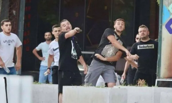 Armes à feu albanaises dans “Square Skenderbeu” à Skopje condamné à 4 mois de prison