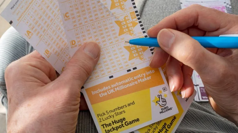 A British ticket vendor wins Euromilion record jackpot of 228m and 790m euros
