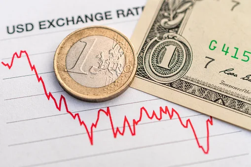 1 $ = 1 $. Quelles sont les raisons de comparer le dollar à l'euro?