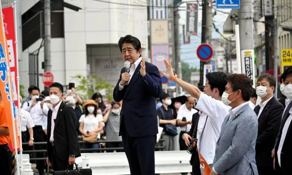Reuters Analysis: 2.5 seconds when Shinzo Abe's life could be saved