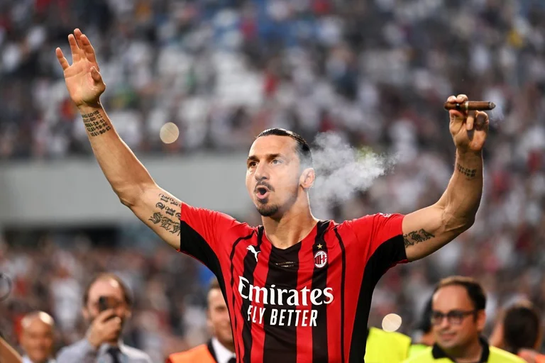 Ibrahimovic continues contract with Milan