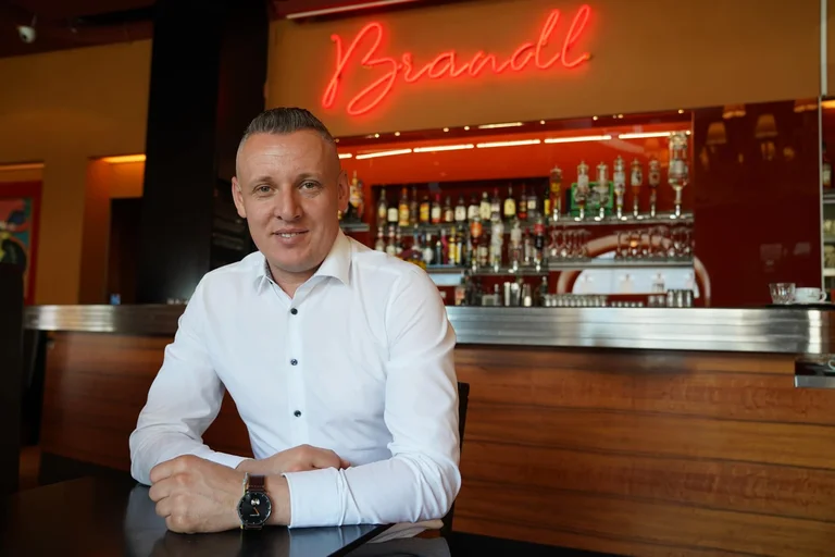Kosovar devient propriétaire du légendaire “Brandl” à Gmunden, Autriche