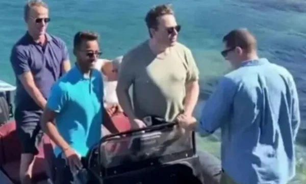 Elon Musk comes to Greece, Tesla billionaire chooses Mykonos on vacation
