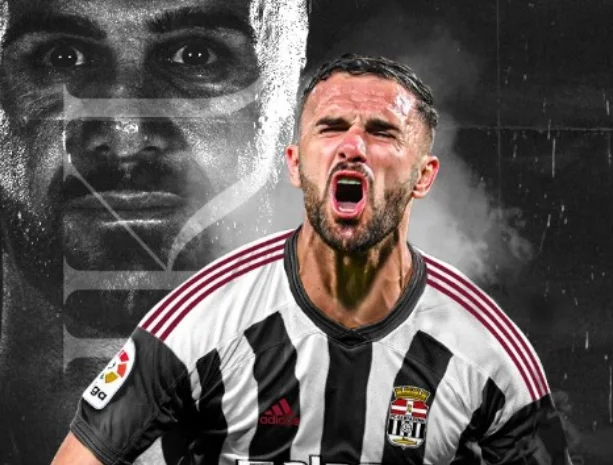 Official: Armando Sadiku makes new team