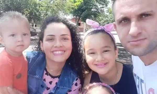 The policeman kills his family and then kills himself