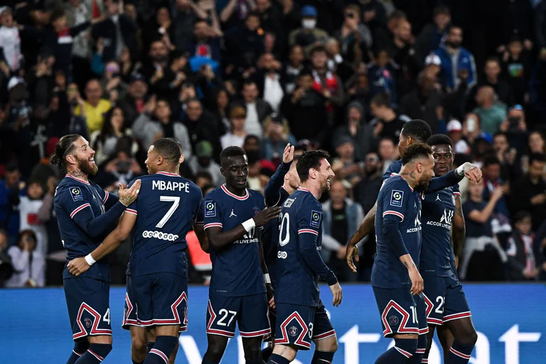 As the new coach arrives, so does the captain of Paris SG.
