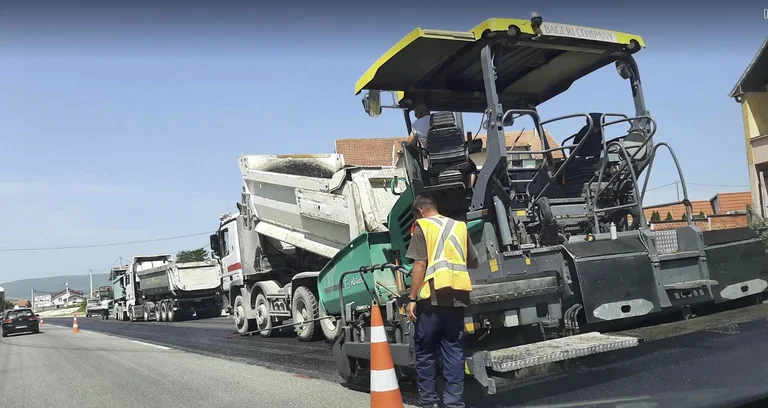 Hysen Durmish im Norden war der Asphalt mit der Rüstung von Drenica vier.