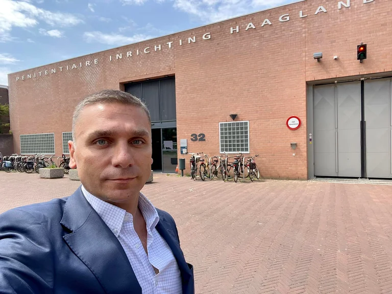 Kelmendi rend visite aux dirigeants de l'UCK à La Haye : Cette cour est partiale pour dire qu'elle est commise contre une ethnie