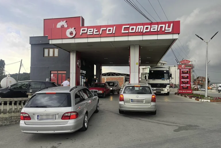 Les prix du pétrole au Kosovo sont parmi ceux qui pensent même aux citoyens