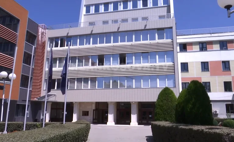 Trois commissions parlementaires se réuniront aujourd'hui