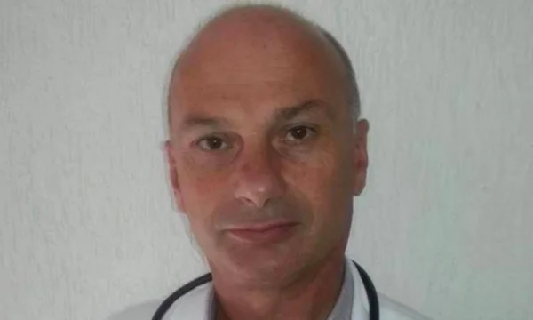 Il medicoferzajas, Ylber Murati, morì, era capo di molti centri sanitari