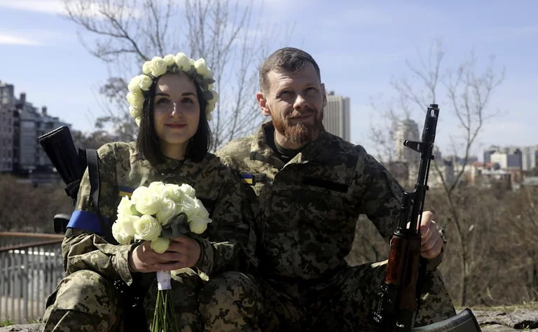 War has not stopped life in Kiev - 8,000 married couples since the beginning of the war