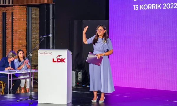 Jehona Lushak Sadriu wählte LDK Frau Forumsvorsitzende