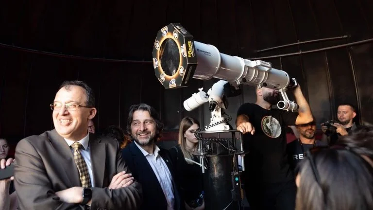 Retour à la capitale, Observatoire astronomique de Pristina pour les observations célestes