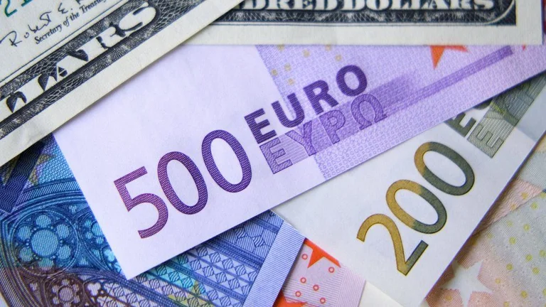 Euro cade per la prima volta in 20 anni