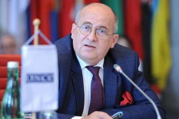 O Header SEU per visitare il Kosovo