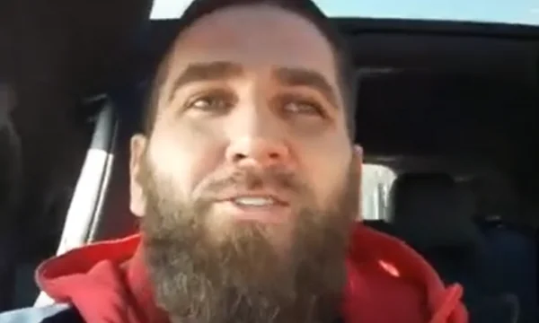 Qui est Elvis Kelmendi qui a été arrêté en Bosnie et quel travail il a commis au Kosovo