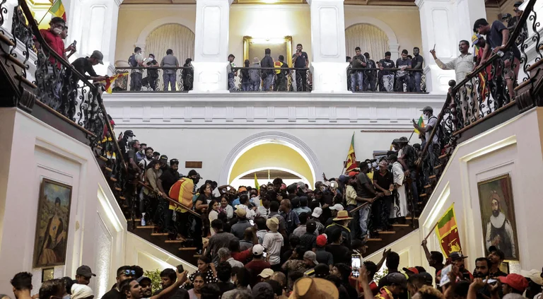 Sri Lankas Präsident entsperrt den Flughafen: Jetzt Aims nach Flee Von der See