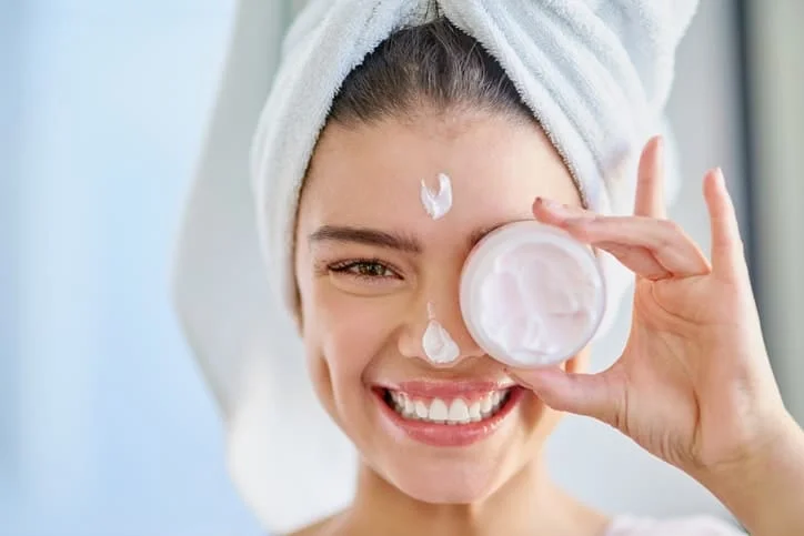 Daily behavior that harms your skin without realizing it